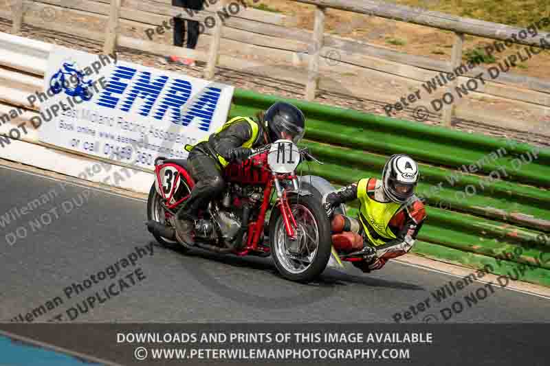 Vintage motorcycle club;eventdigitalimages;mallory park;mallory park trackday photographs;no limits trackdays;peter wileman photography;trackday digital images;trackday photos;vmcc festival 1000 bikes photographs
